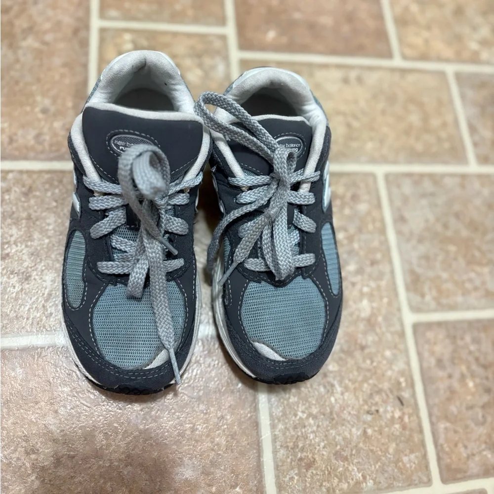FLAWED New Balance 2002R Gray/ Blue Sneakers Kids Size 1 Little Kid